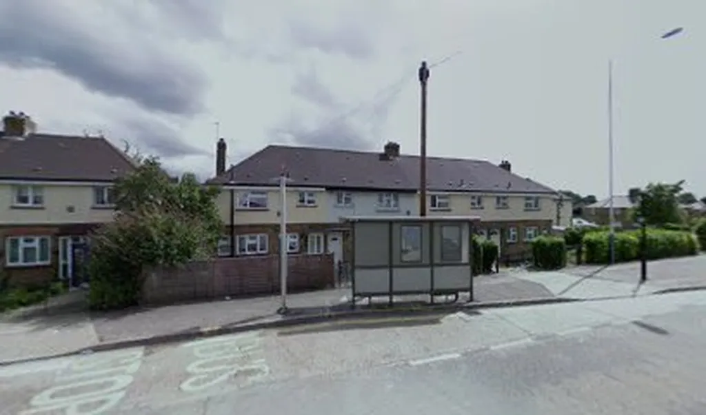 Apple Tree Avenue (Stop L)
