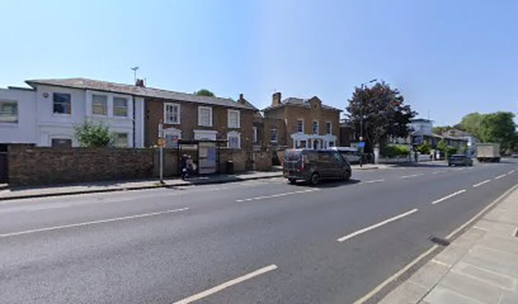 Askew Road (Stop SJ)