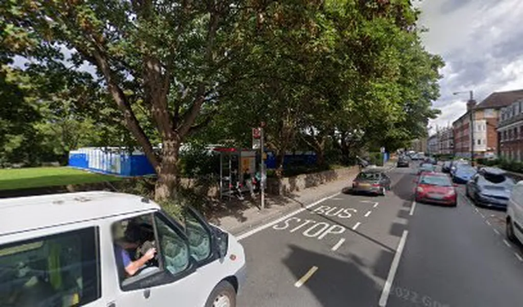 Avondale Road (Stop S)