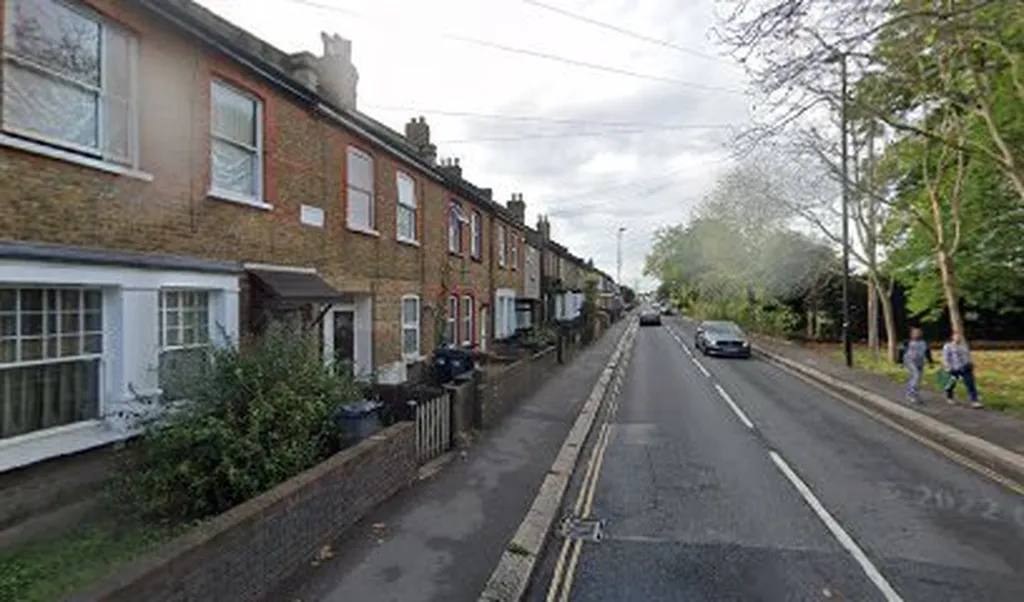 Bath Road (Stop R)