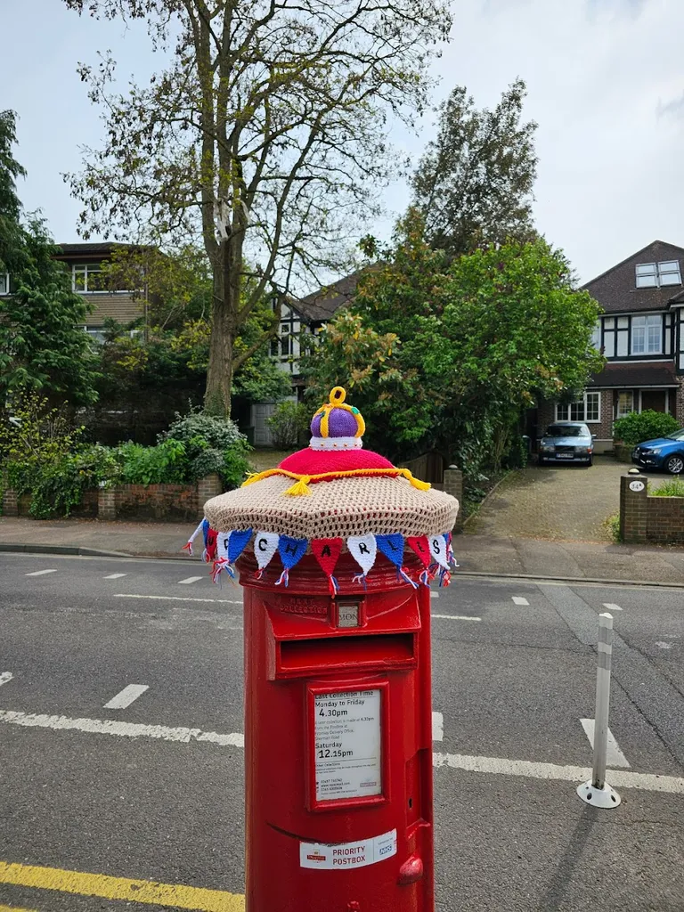Beckenham Crocheted Postbox