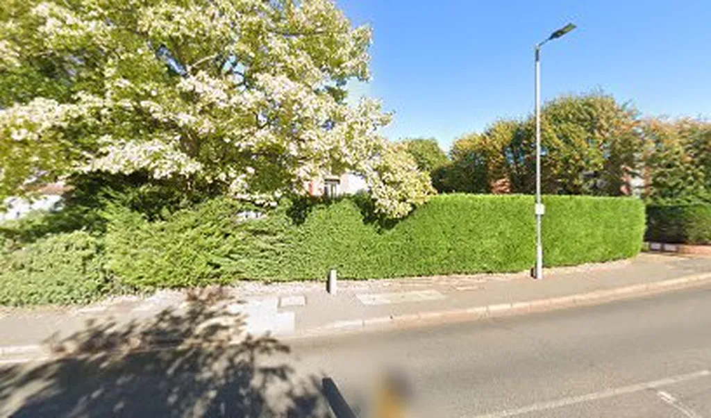 Berrylands Road (Stop SQ)