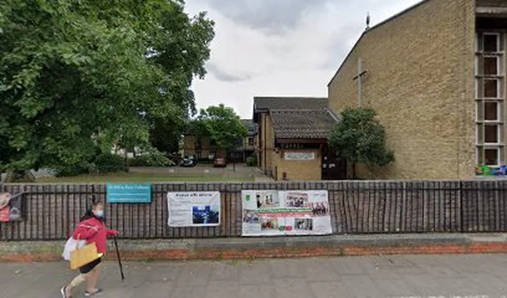 Bishops Park Road (Stop FK)