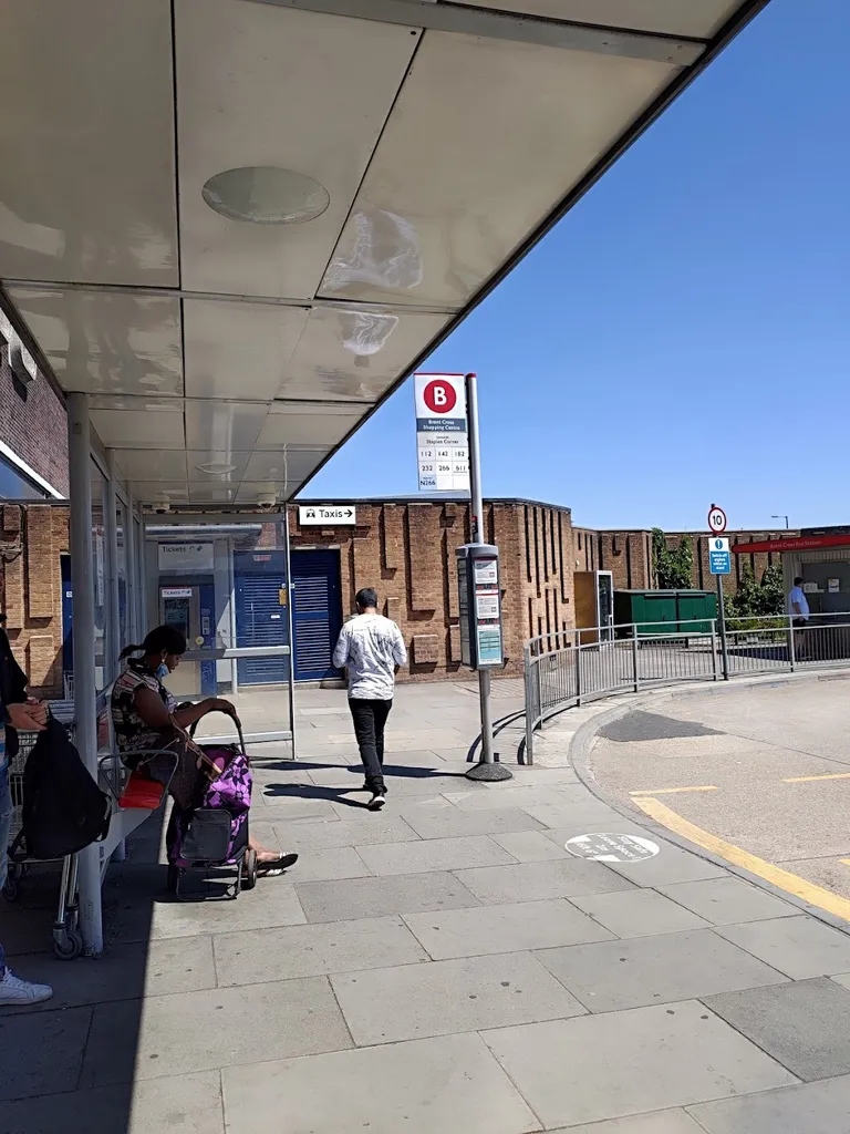 Brent Cross Shopping Centre (Stop B) 1 Brent Cross Shopping Centre (Stop B)