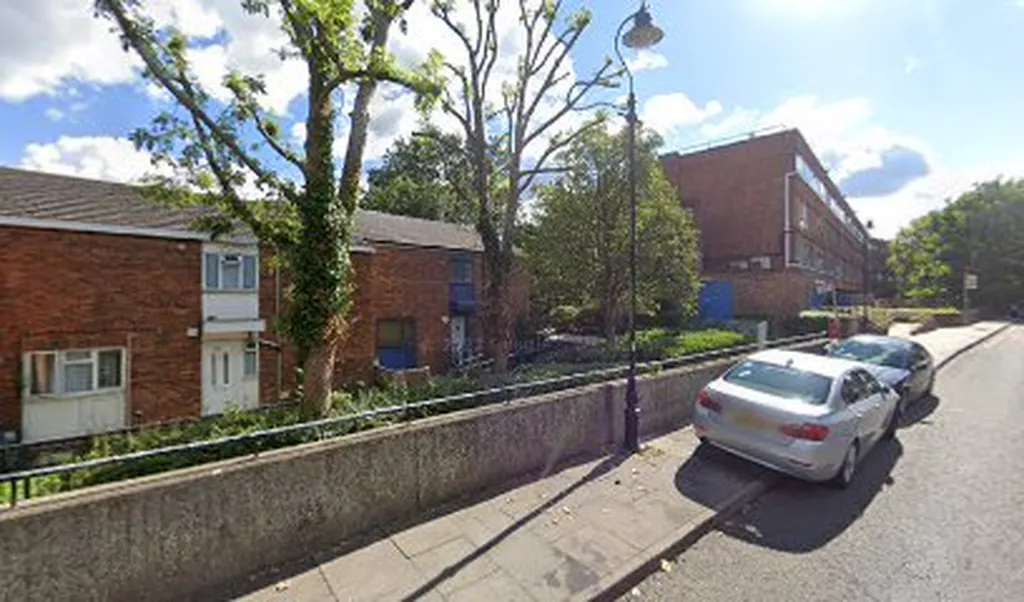 Cheyne Path (Stop CK)