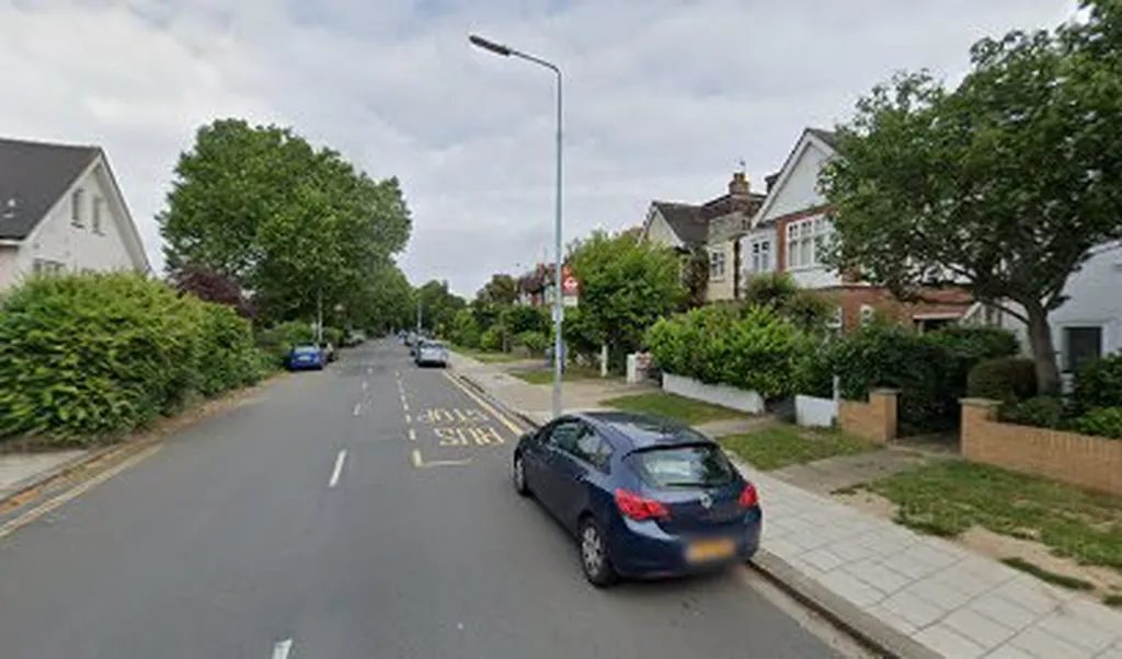 Chiswick Tennis Club (Stop L)