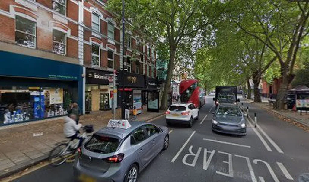 Clifton Gardens Turnham Green (Stop FF)
