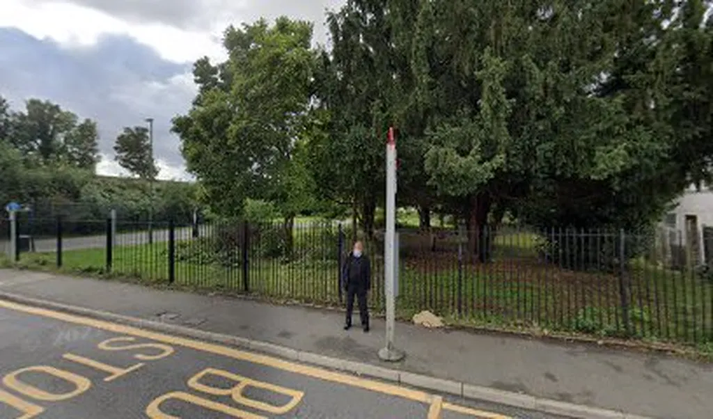 Collingwood Road / Bushey Road (Stop J)