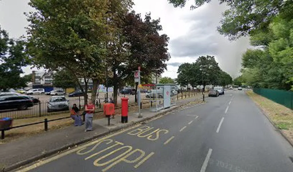 Convent Way Shopping Precinct (Stop BJ)