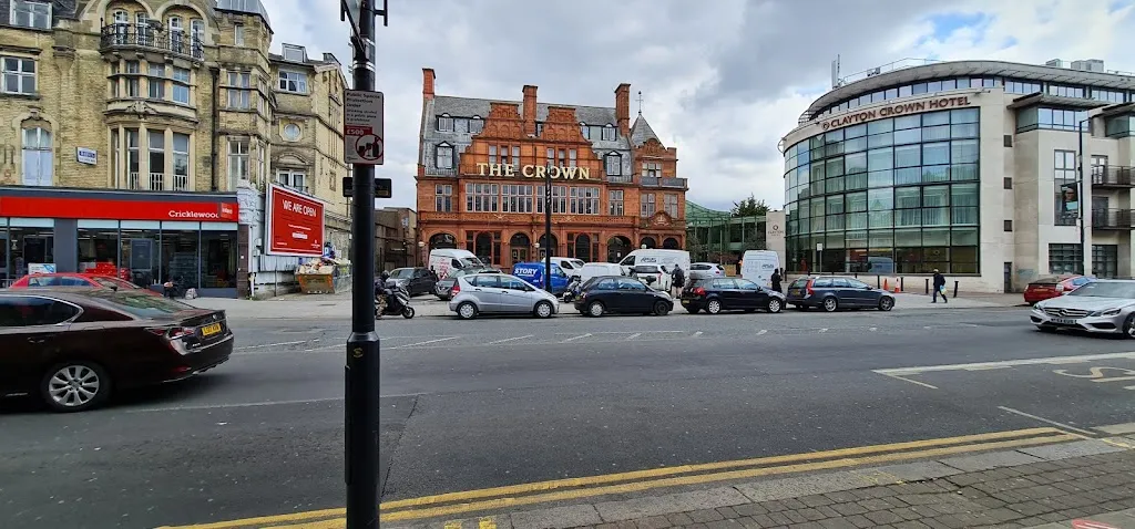 Cricklewood Broadway / The Crown