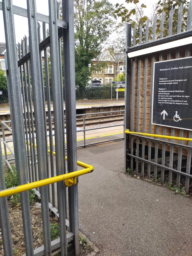 Crofton Park Train Station - Thameslink Railway