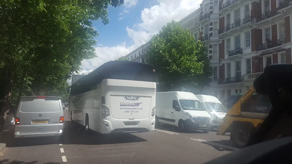 Cromwell Road Earls Court Rd (Stop J)