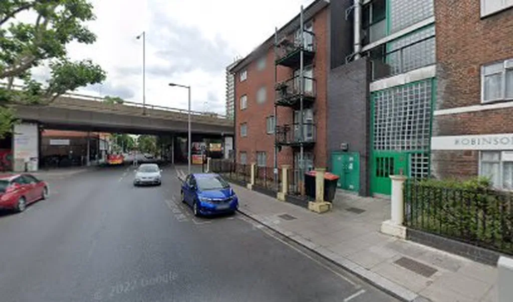 Crowthorne Road (Stop G)