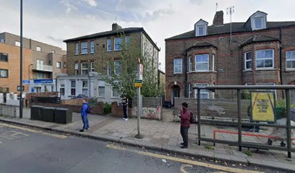 Curzon Crescent Willesden (Stop B)