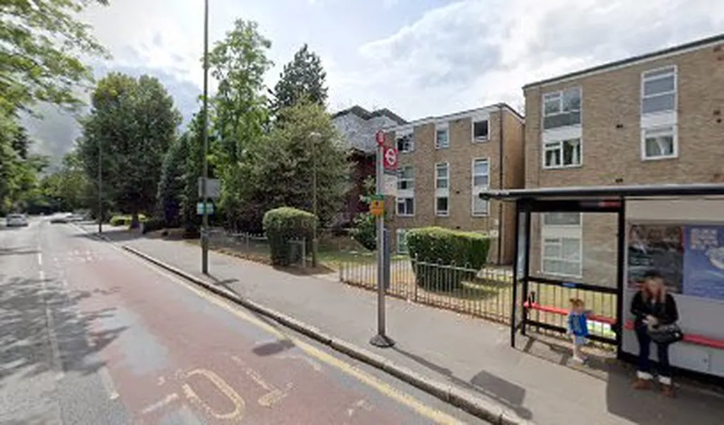 Devonshire Avenue (Stop B)