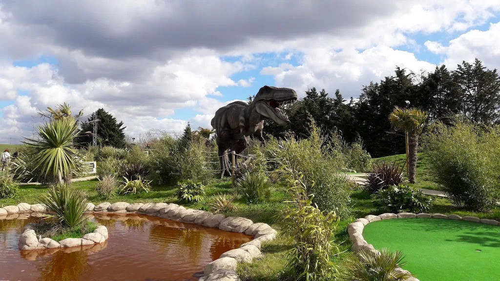 Dinosaur Escape Adventure Golf