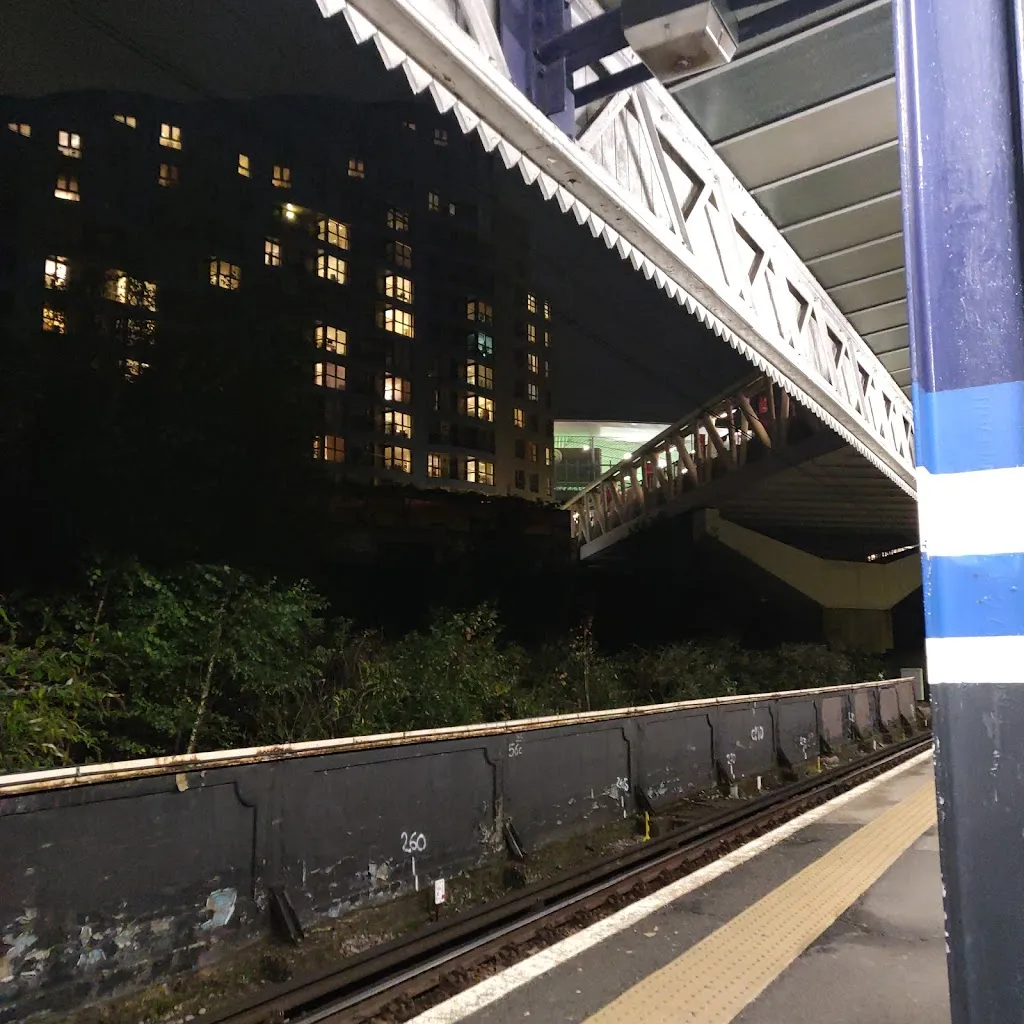 Drayton Park Train Station - Great Northern Rail