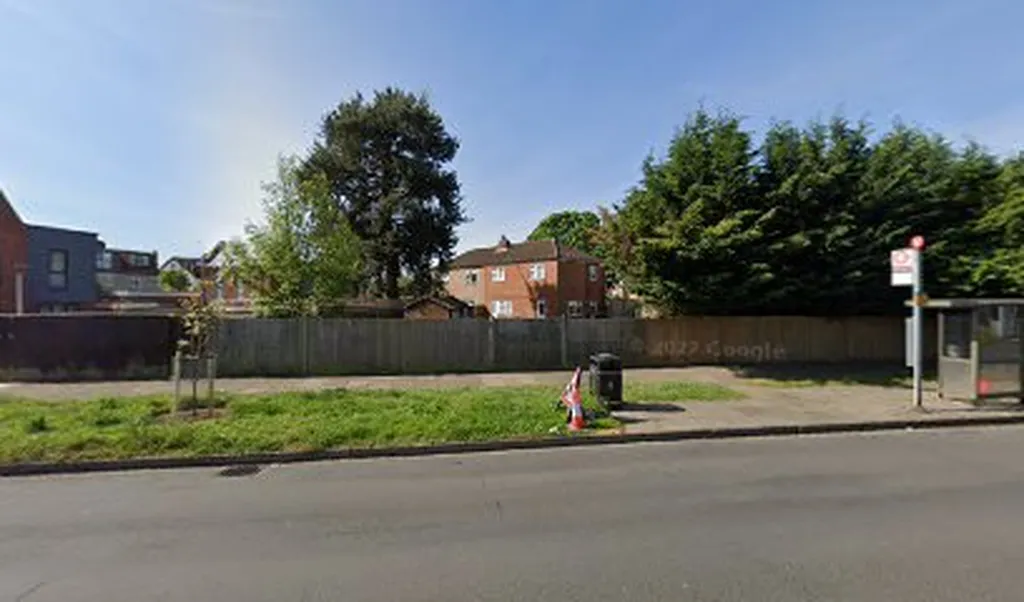 Dysart Avenue (Stop V)