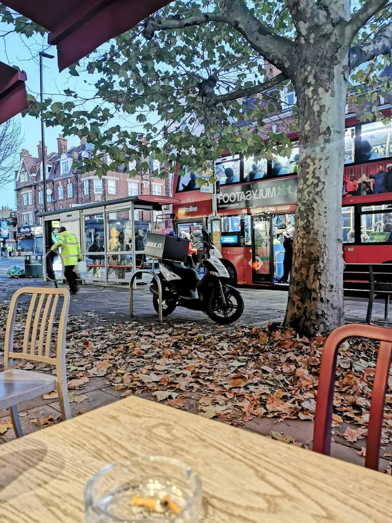 Ealing Common Station (Stop EK)