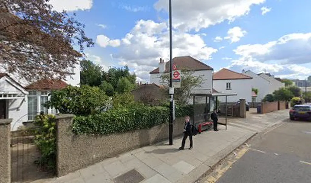 Ealing Park Gardens (Stop D)