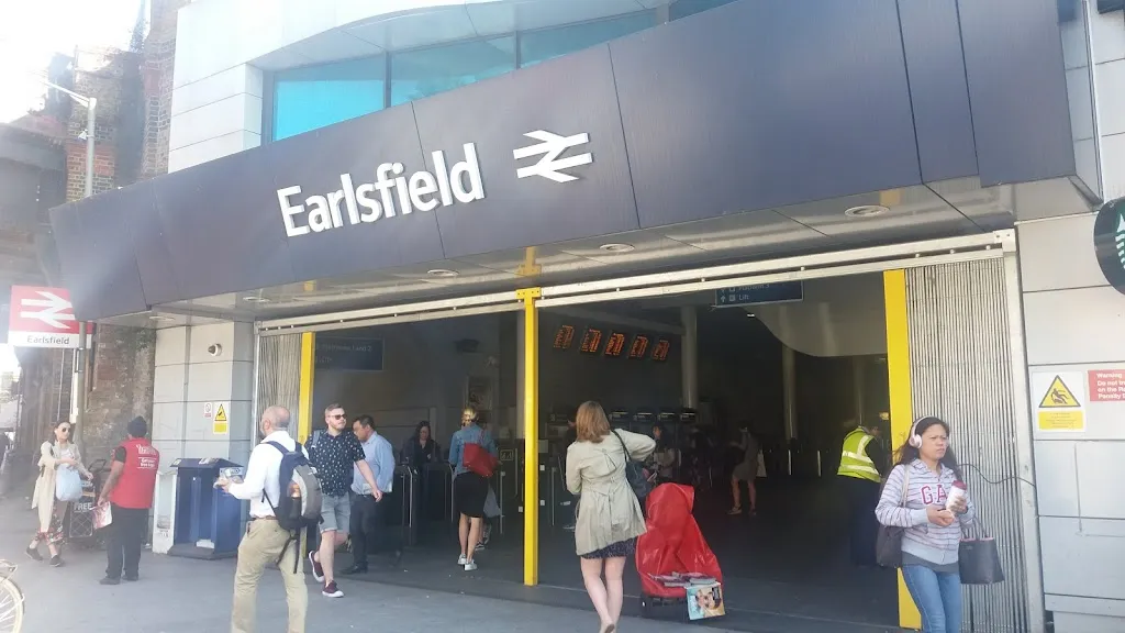 Earlsfield Station (Stop D)