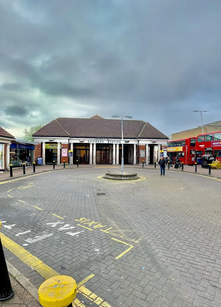 Edgware Station (Stop G)