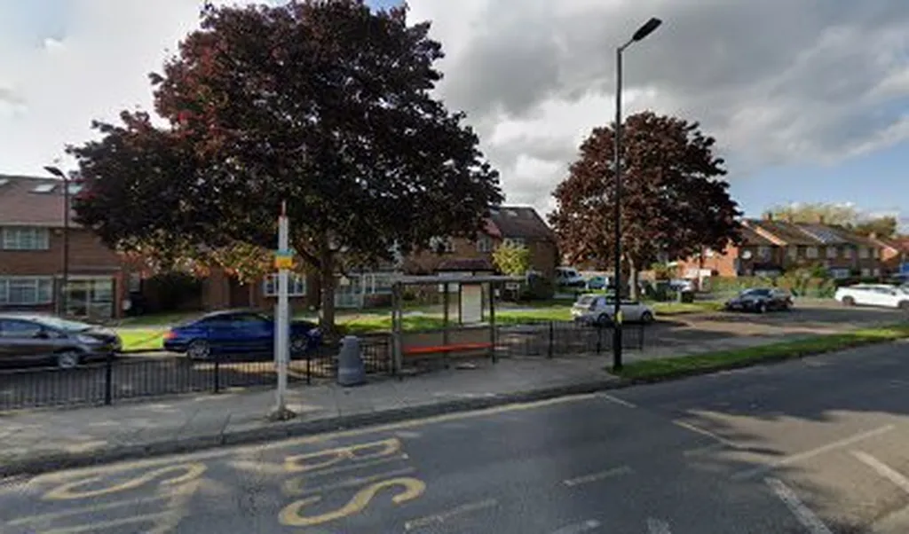 Elm Tree Close (Stop WM)