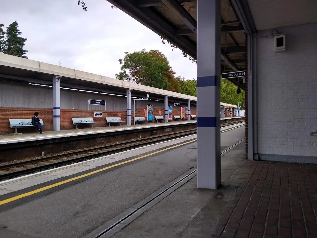 Eltham railway station