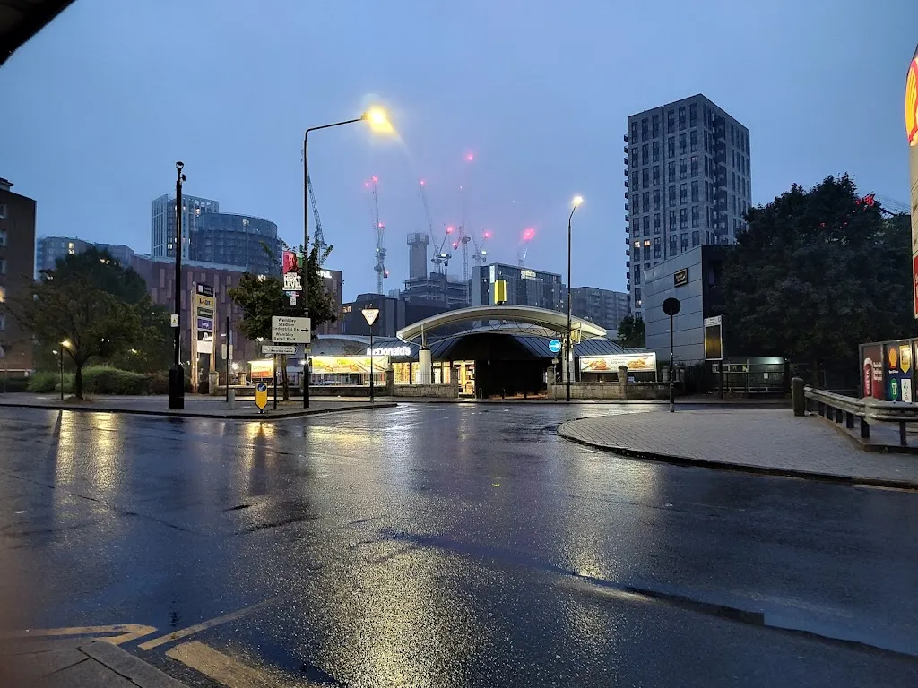 Empire Way (Stop J)