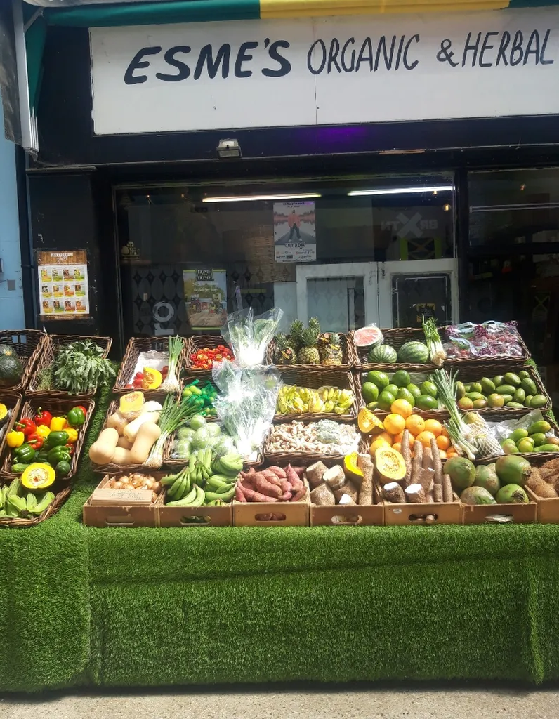 Esmes Organic Roots Fruit and Veg
