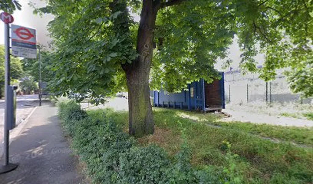 Esmond Road (Stop M)