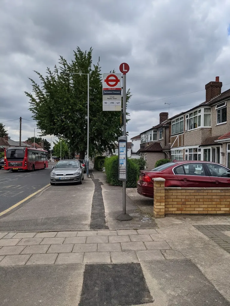 Fairholme Crescent (Stop L)