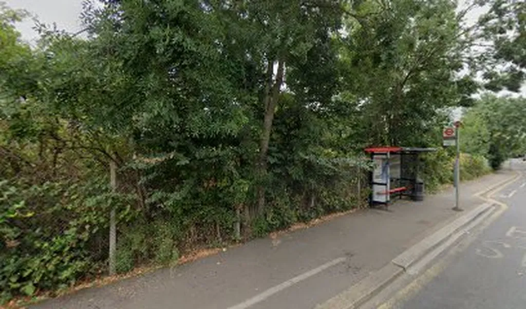 Farnham Gardens (Stop M)
