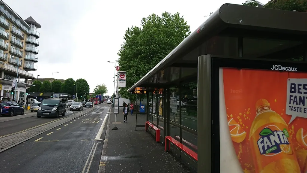 Feltham Station Victoria Rd (Stop H)