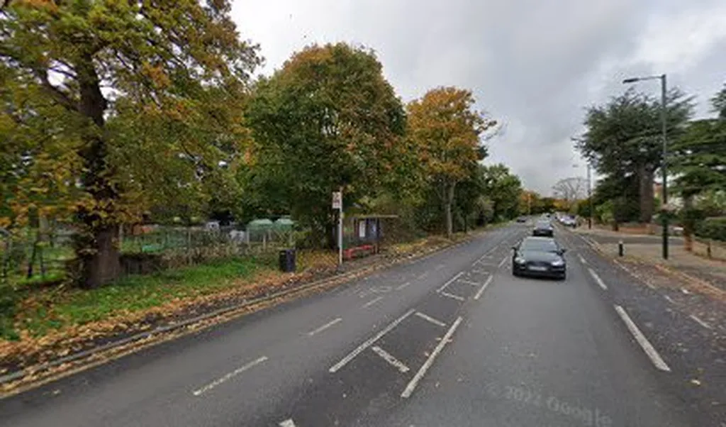 Fielding Avenue (Stop L)
