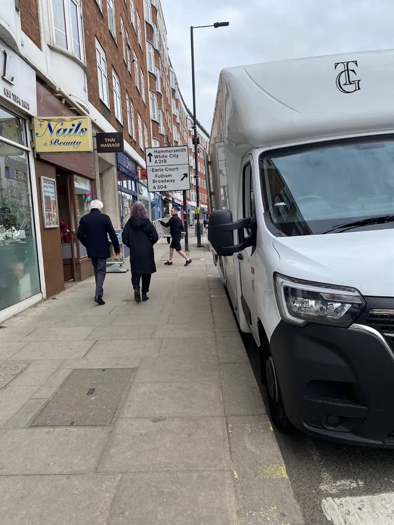 Fulham High Street (Stop FJ)