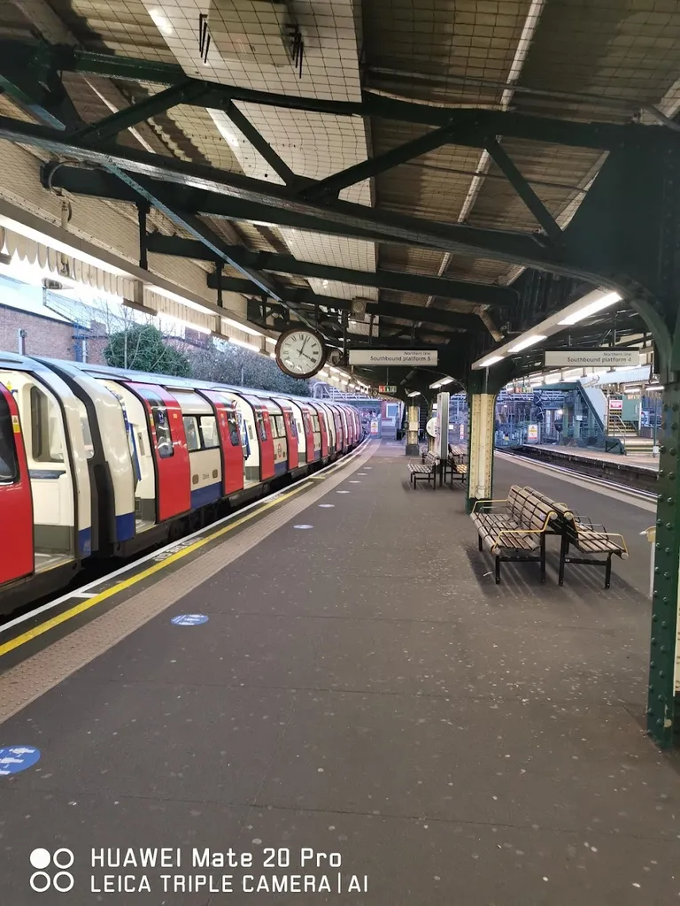 Golders Green Station (Stop GK)