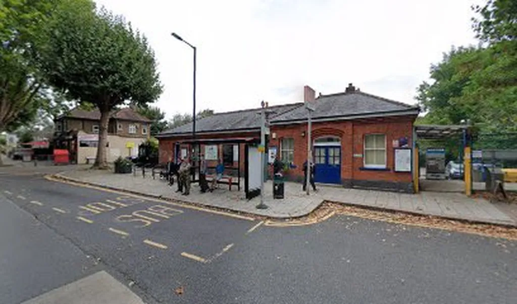 Grange Park Train Station - Great Northern Rail