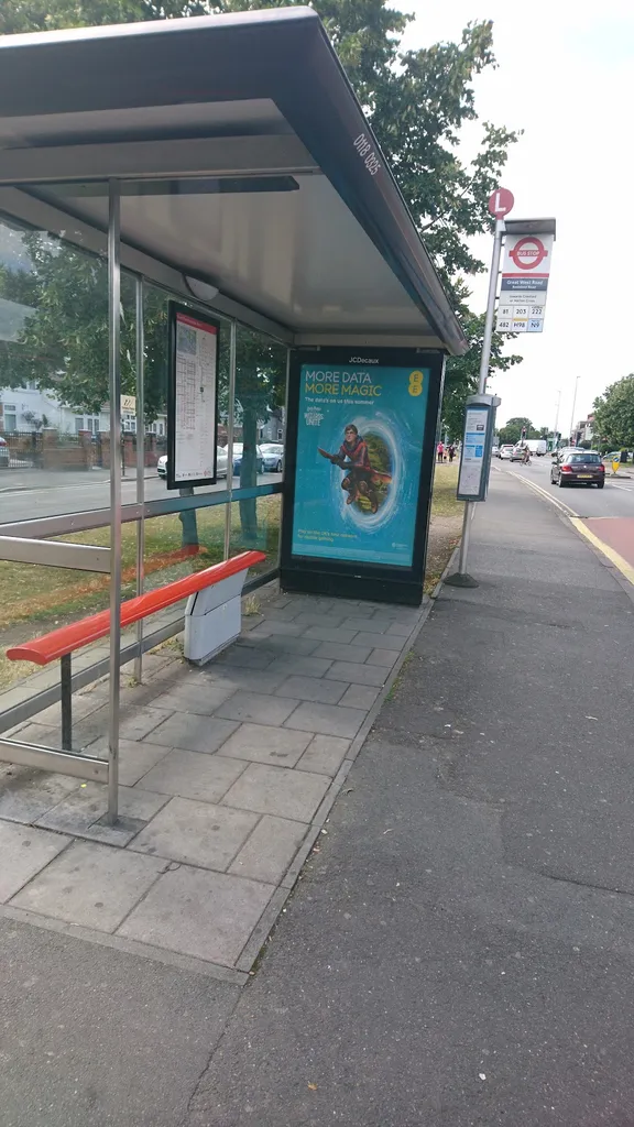 Great West Road Basildene Road (Stop L)