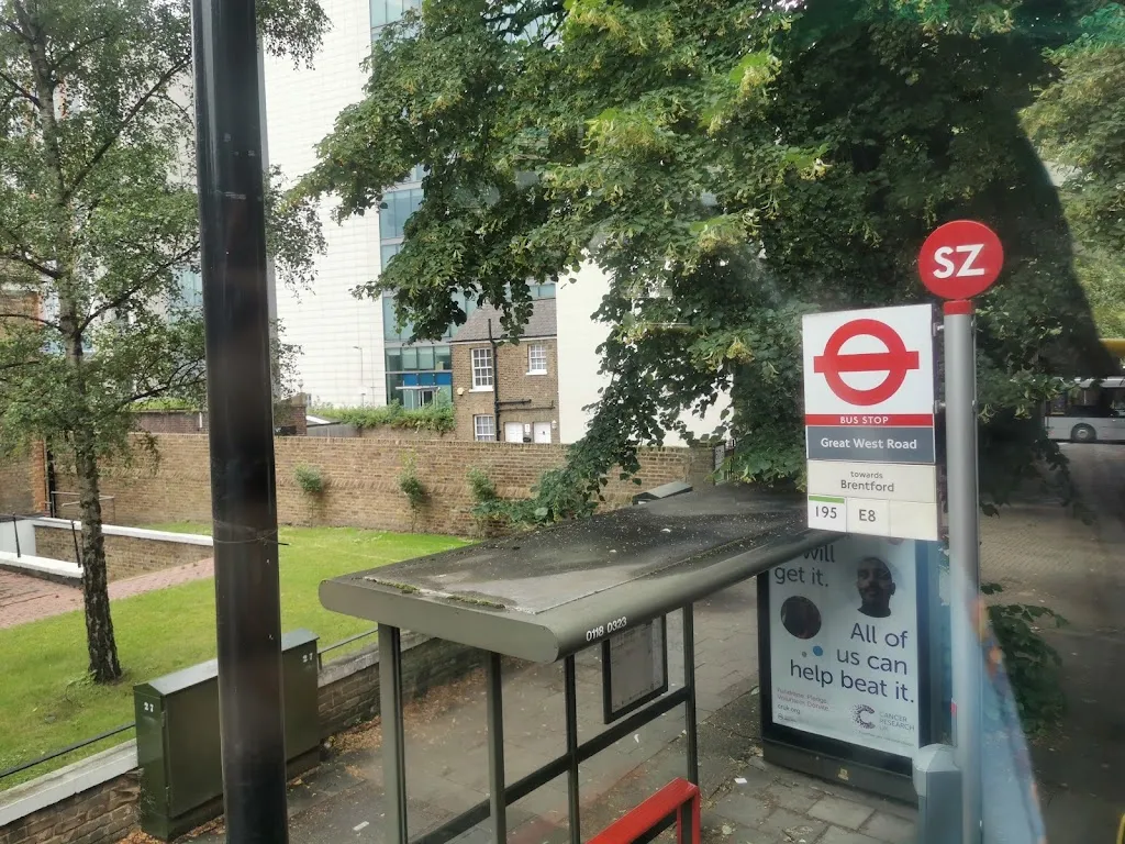 Great West Road (Stop SZ)