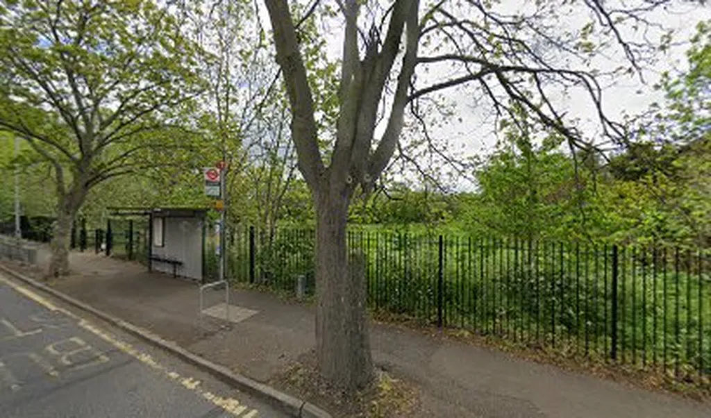 Grosvenor Avenue (Stop T)