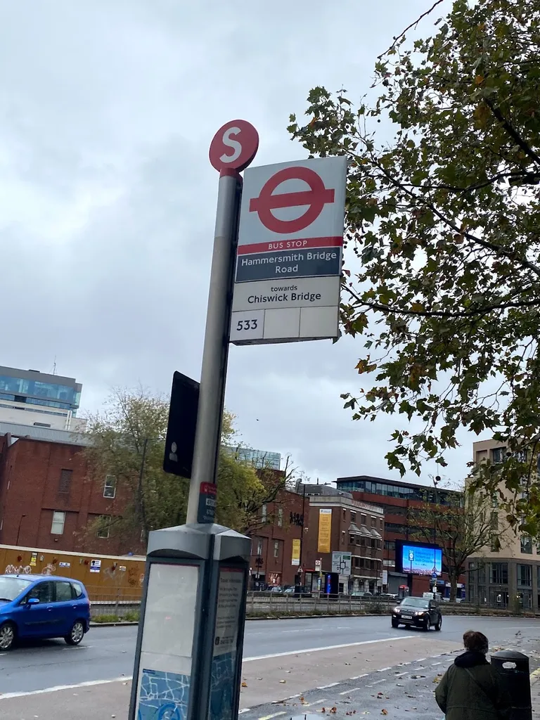 Hammersmith Bridge Road (Stop S)