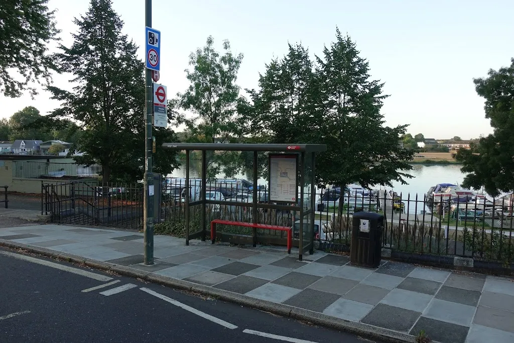 Hampton Thames Street (Stop H)