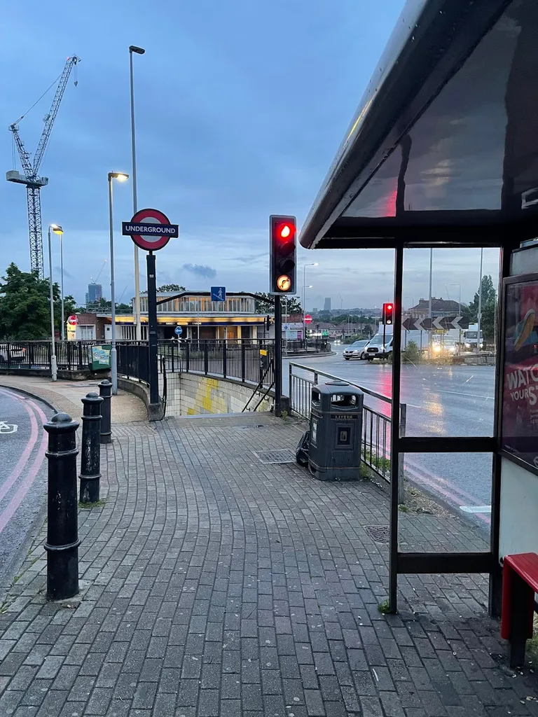 Hanger Lane Station (Stop A)