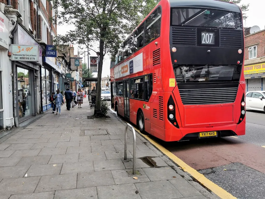 Hanwell Broadway (Stop J)