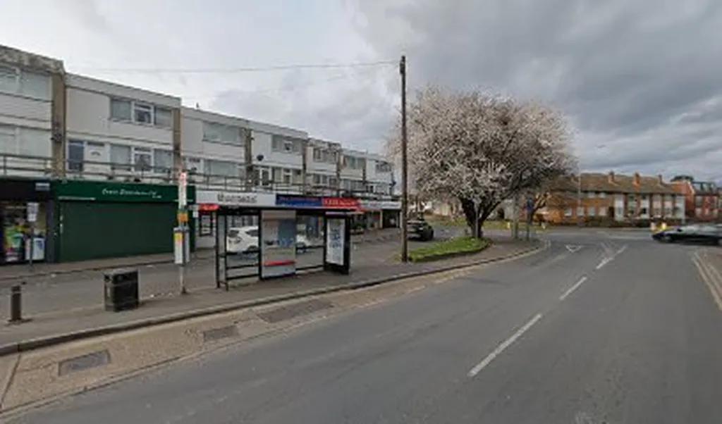 Harlington High Street Sipson Lane (Stop R)