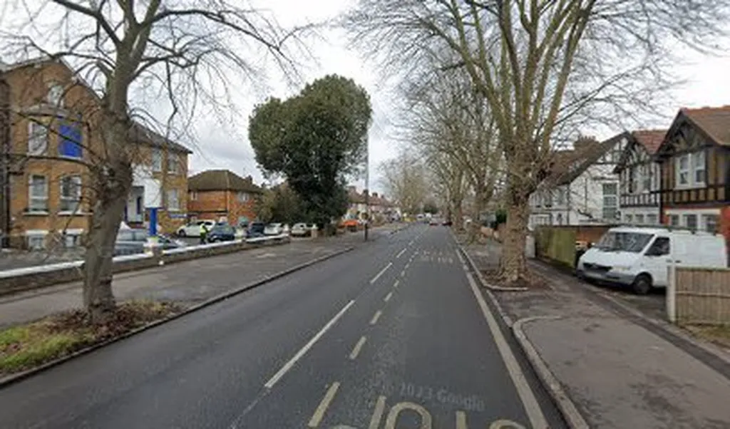 Harlington Road West (Stop R)
