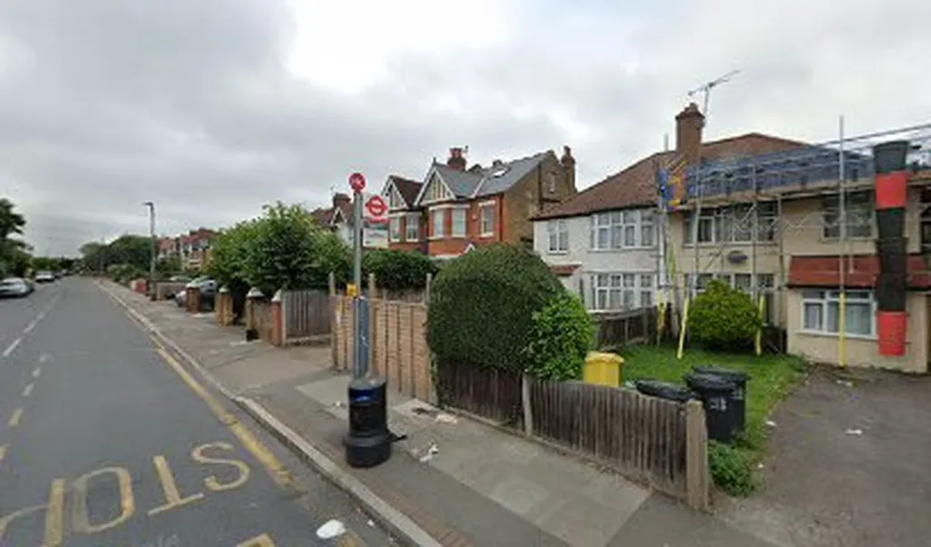 Haydons Road Station (Stop HC)