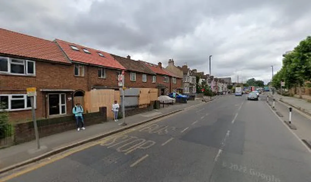 Haydons Road (Stop HT)