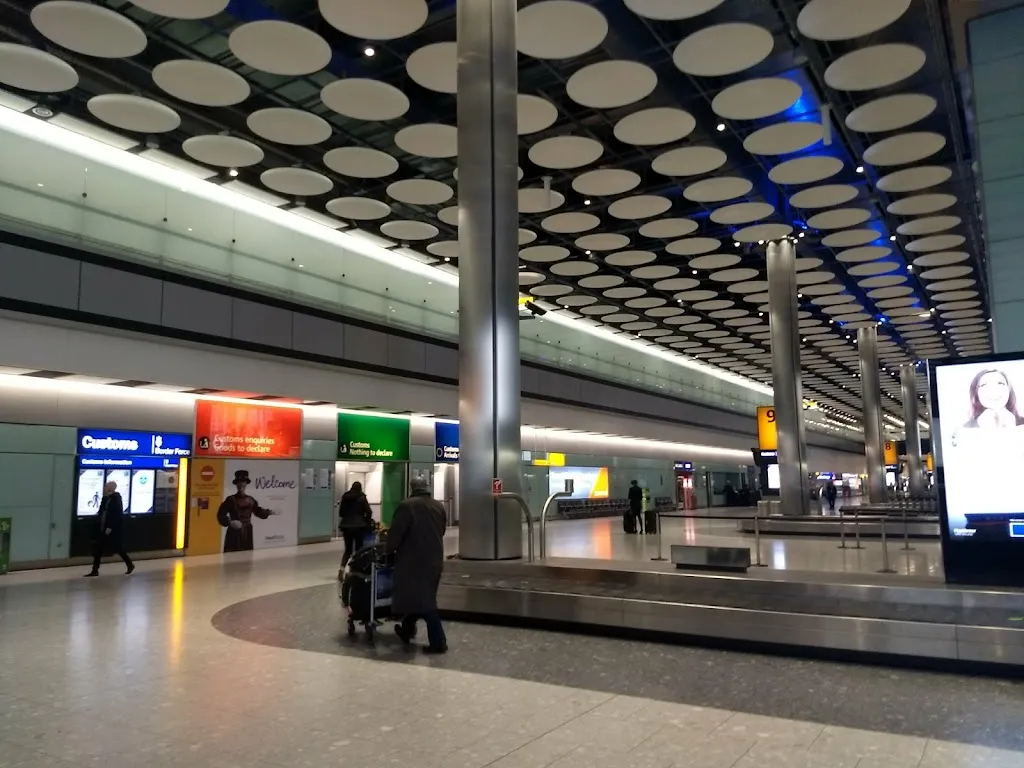 Heathrow Terminal 5 (Stand 7)